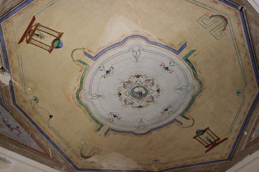 Painted ceiling with central medallion and plant motifs